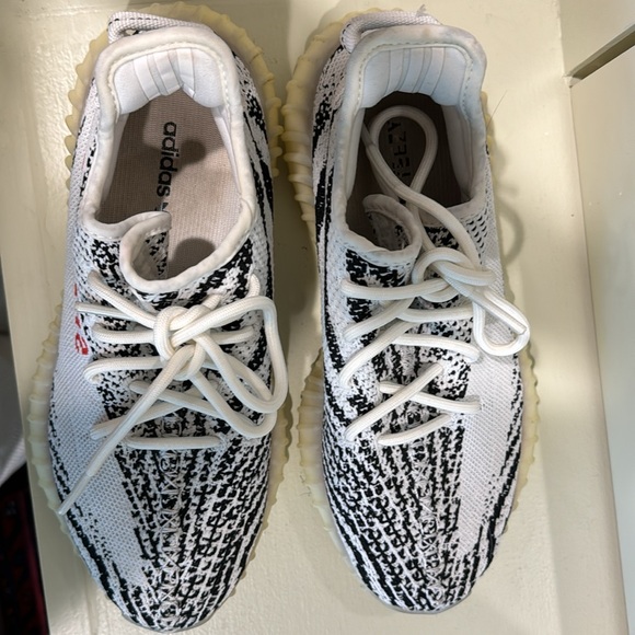 Yeezys “zebra” women’s - Picture 3 of 3